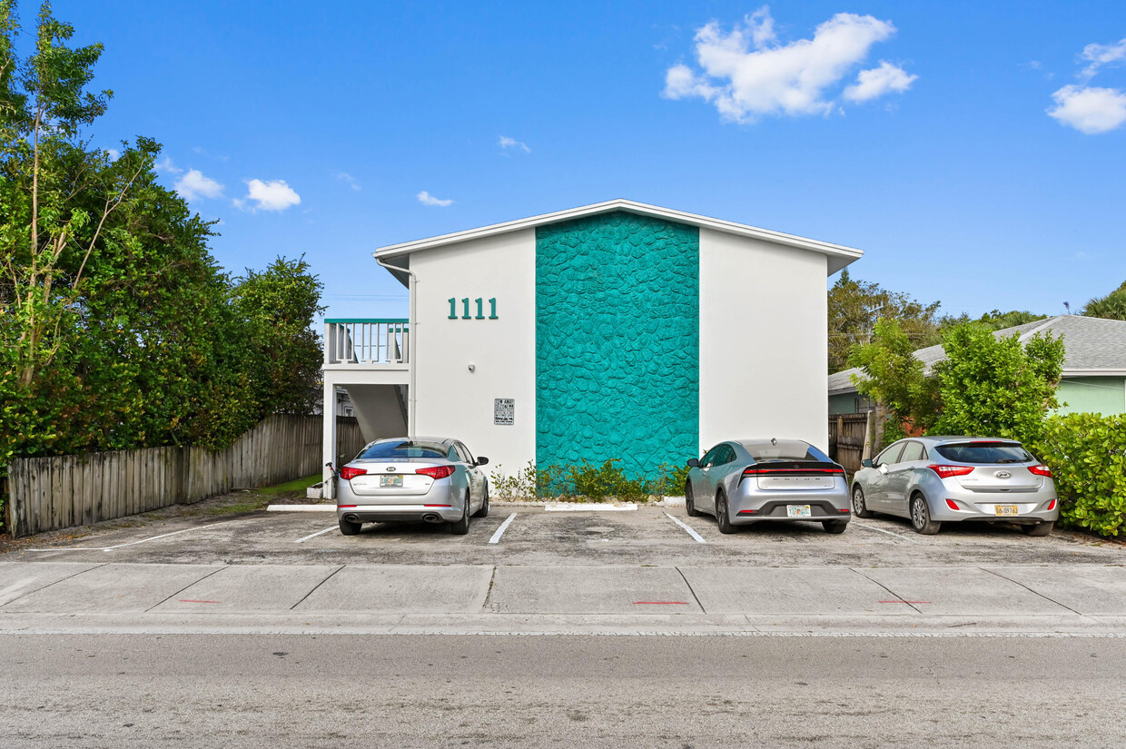 Primary Photo - 1111 N Federal Hwy
