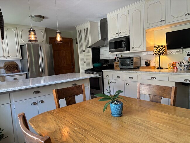 Building Photo - 3053 S Superior St