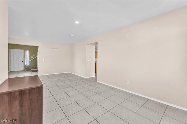 Building Photo - 2526 Begonia Valley Ave