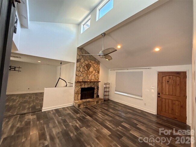 Foto del edificio - 6814 Pence Rd