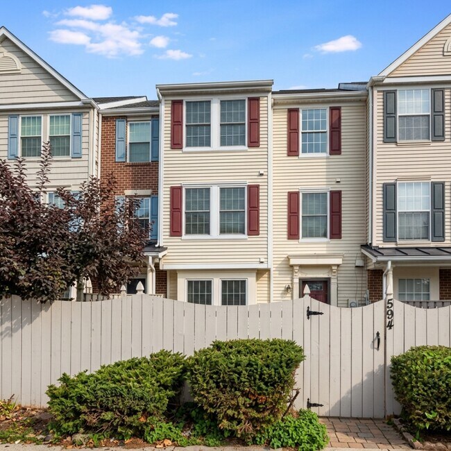 Building Photo - 594 Cascade Way