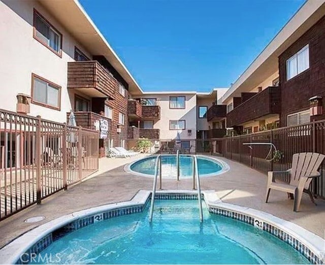 Foto principal - 5400 Newcastle Ave