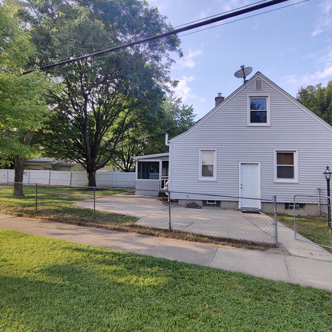 Building Photo - 3403 Woodland Ave