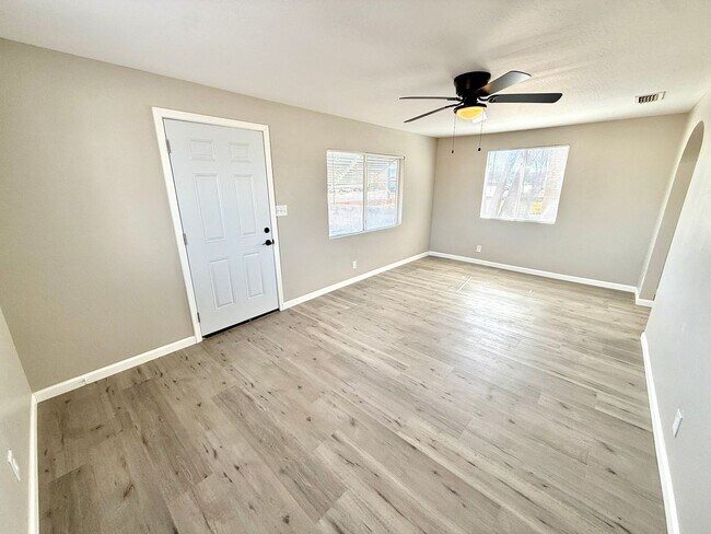 Foto del edificio - Charming Newly Updated 1 Bed / 1 Bath in the Heart of Kingman- Available Now!