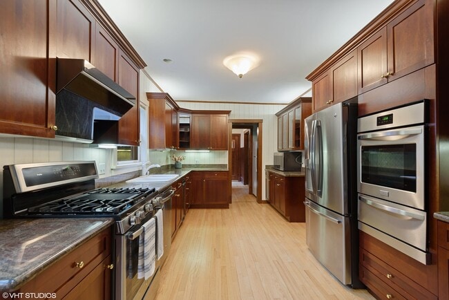 Building Photo - 815 Linden Ave