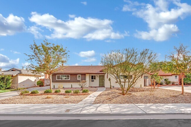 Building Photo - Mid-Century Modern Gem in Historic McNeil ...