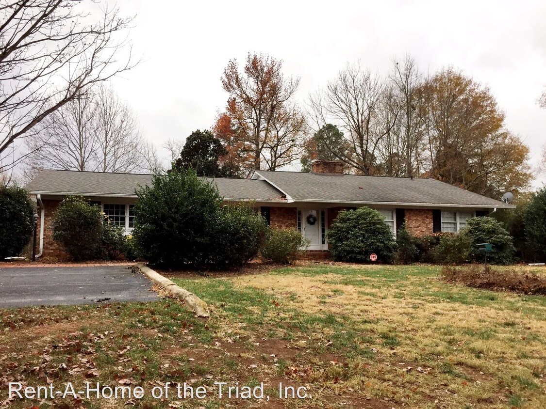 Primary Photo - 2751 Horse Pen Creek Rd