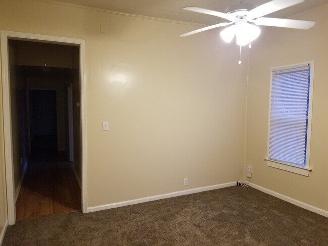 Sala de estar - 630 West Ave