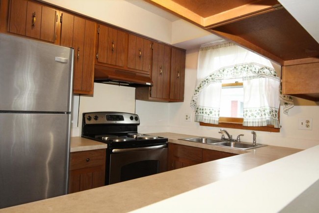 Building Photo - 1258 Pembrooke Drive, Unit D