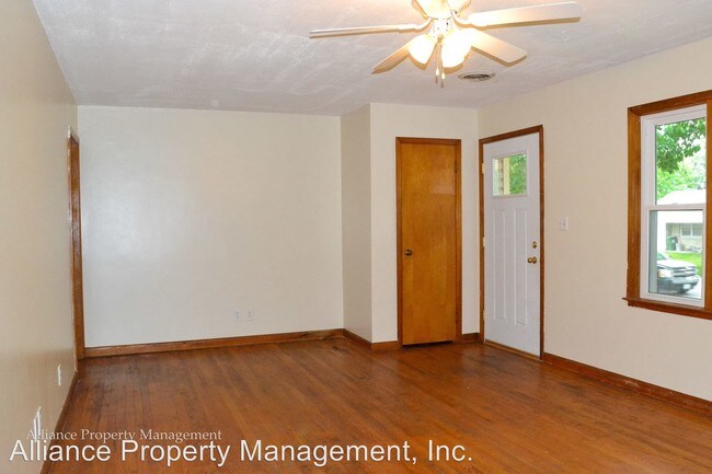 Building Photo - 4 br, 1 bath Apartment - 1509 Jarvis Dr.