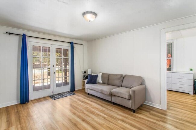 Foto del edificio - 1359 Jasper Ave