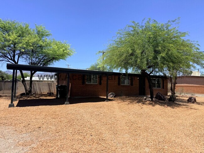 Building Photo - Three Bedroom/Two Bath Home