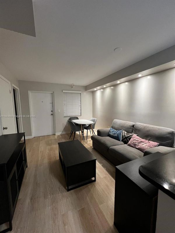 Foto del edificio - 2575 SW 27th Ave