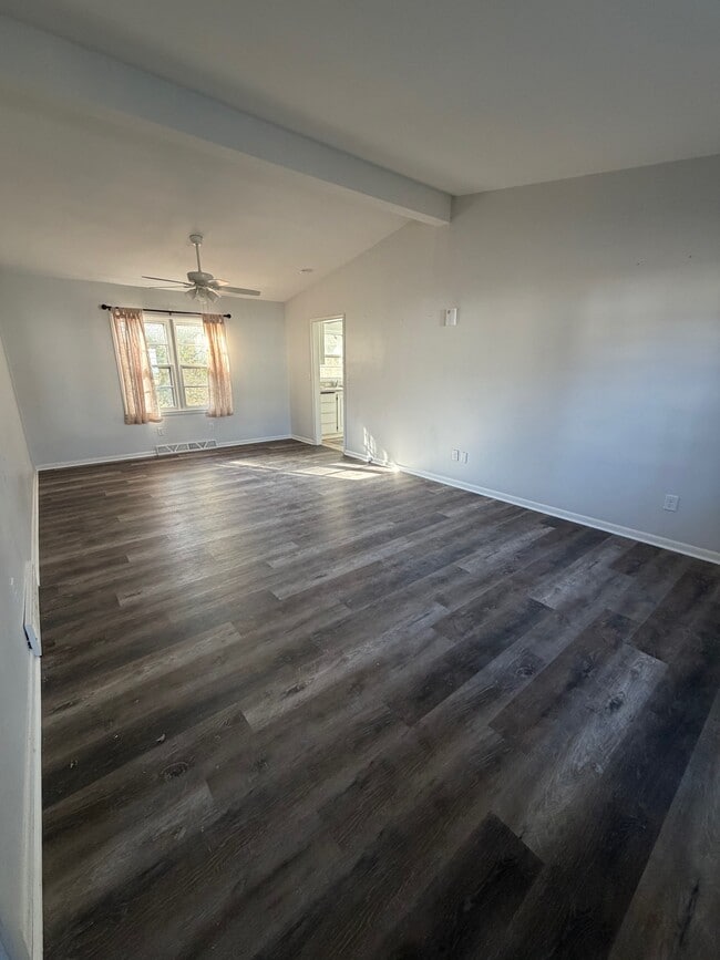 Building Photo - 618 Christopher St