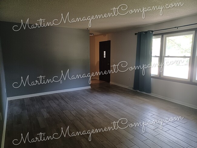Building Photo - 810 Ruth Ann Dr