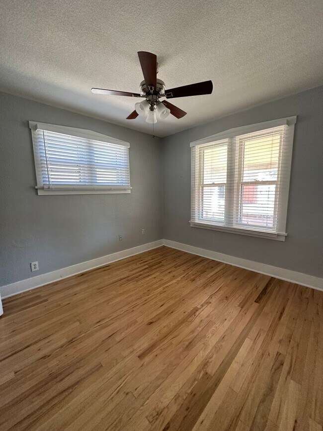 Building Photo - Beautiful 3 Bed 2 Bath Home For Rent in De...