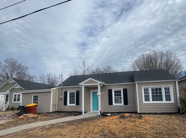 Building Photo - 509 S Dillard St