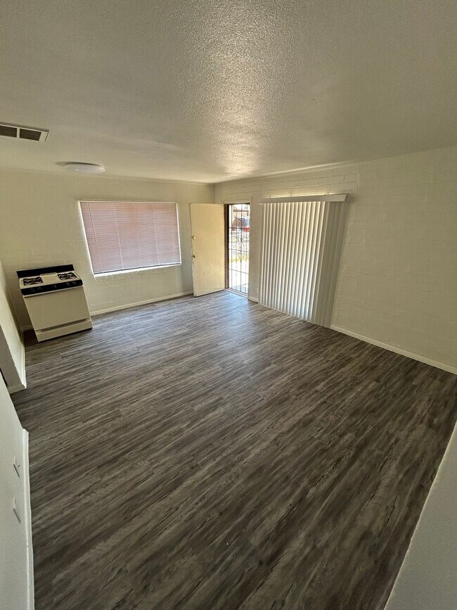 Foto del edificio - 2 bedroom with AC