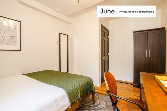 Foto del edificio - Private bedroom in 5 bed/2 bath Home