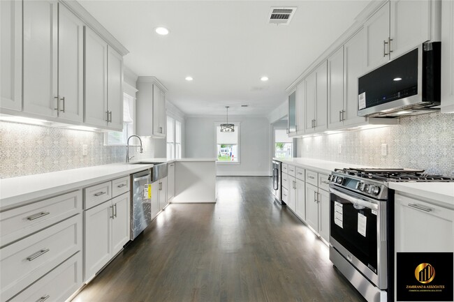 Building Photo - 522 Caplin St