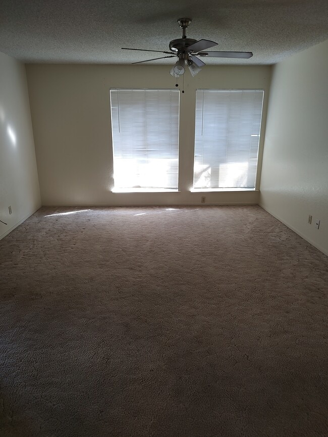 Building Photo - 71 W Santa Ana Ave