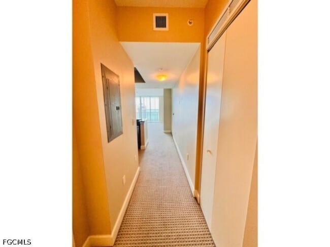 Building Photo - 3000 Oasis Grand Blvd