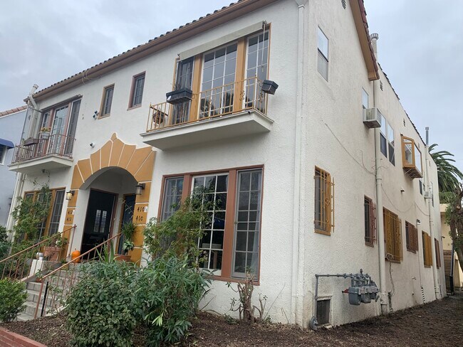 FRENTE - 410 N Orange Grove Ave