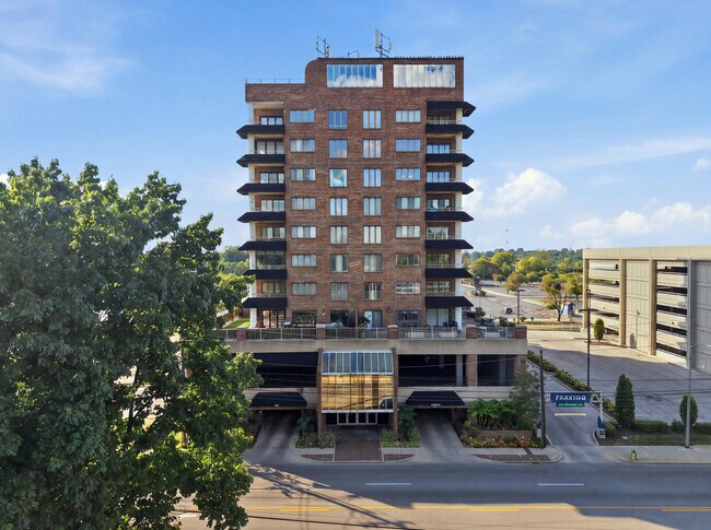 Foto del edificio - 355 S Broadway Park