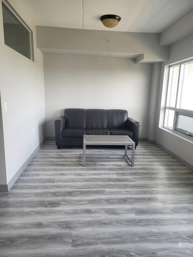 Building Photo - 275 Larch St