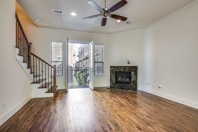 Foto del edificio - 4323 Dickason Ave