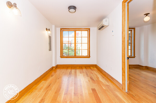 Building Photo - 305 Grand St