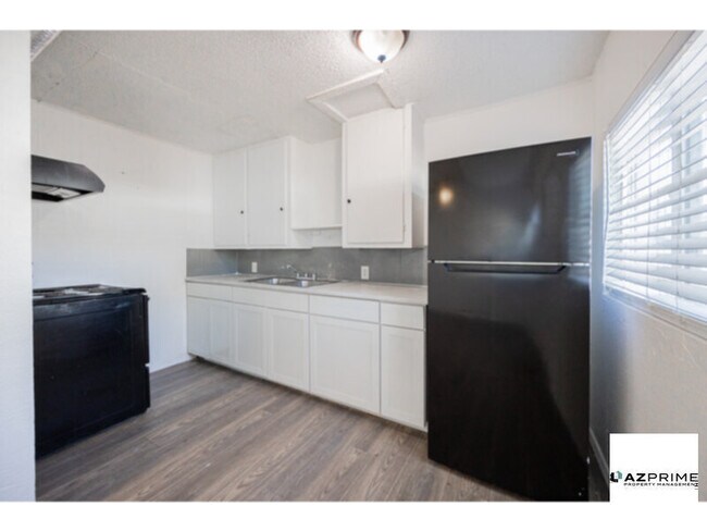 Building Photo - $1095 OFF FIRST MONTH'S RENT MOVE IN SPECIAL!