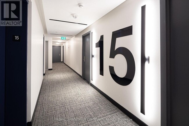 Building Photo - 86 Dundas St E