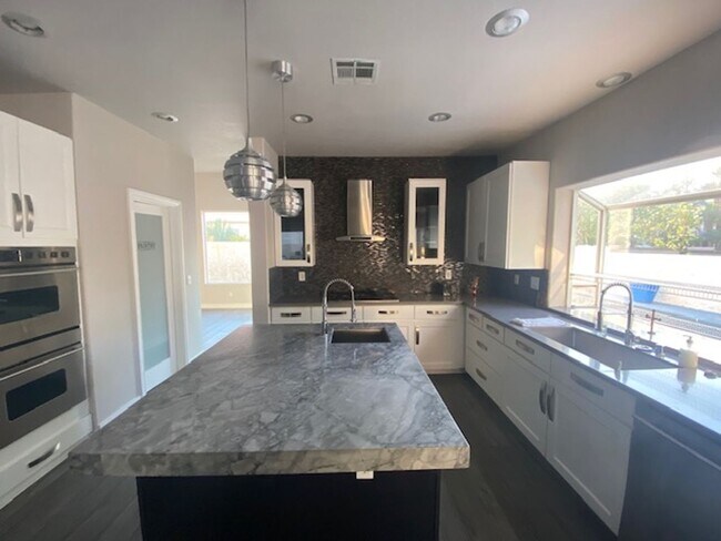 Foto del edificio - 8132 Bay Harbor Dr