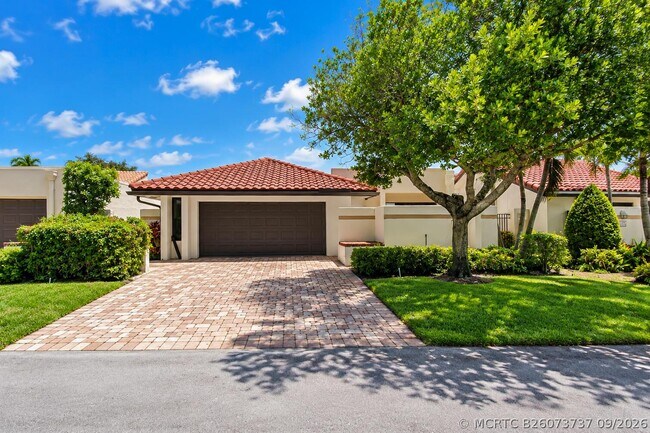Building Photo - 21460 Laguna Dr