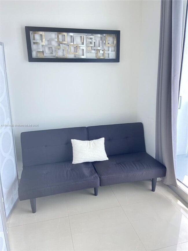 Foto del edificio - 185 SW 7th St