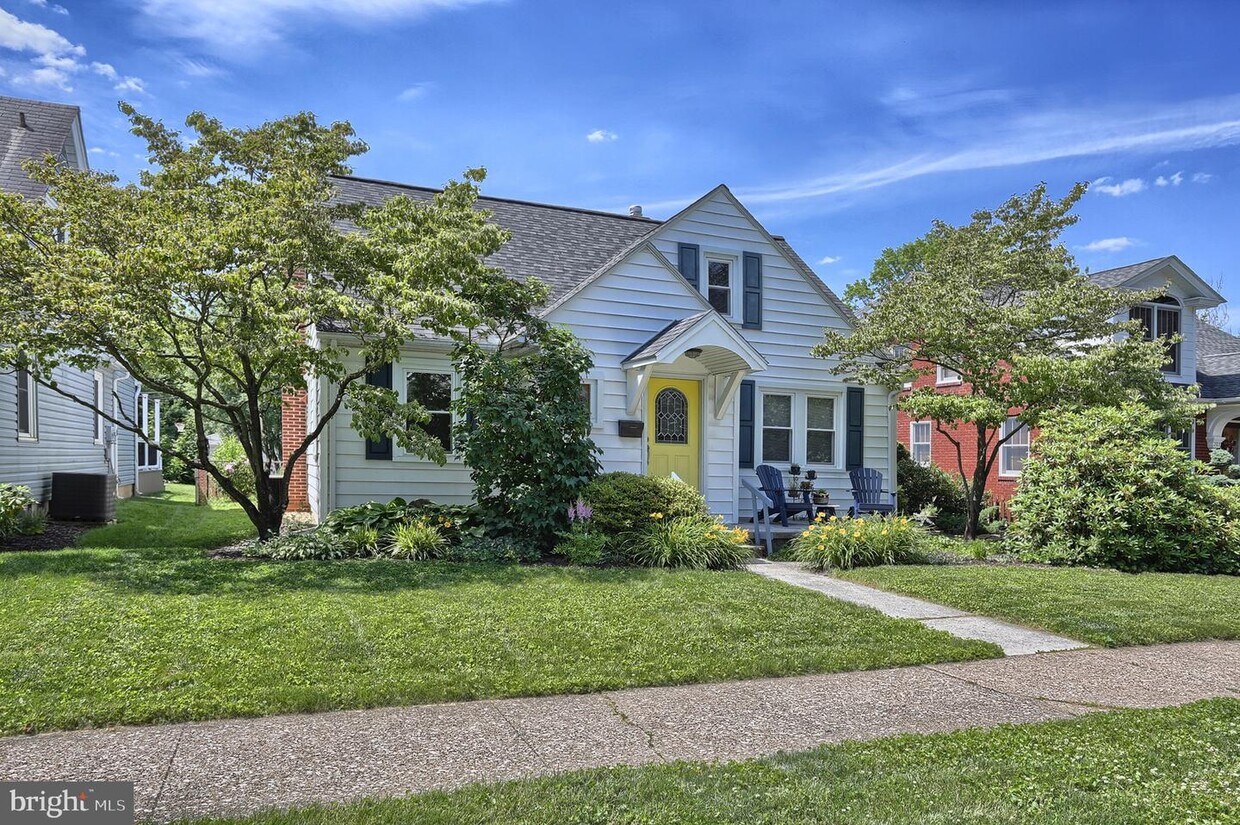 Primary Photo - 207 Maple Ave