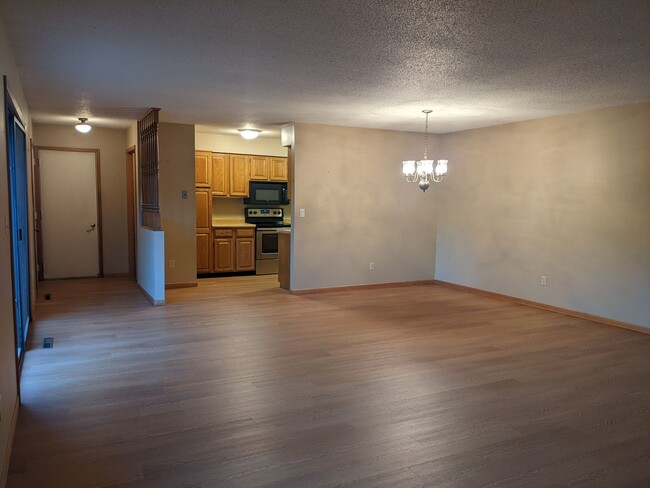 Building Photo - AVAILABLE NOW!!!  Adorable 2 Bedroom, 1 Ba...