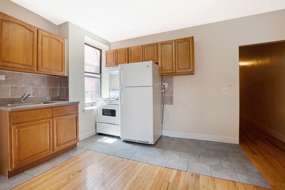 Primary Photo - 25 Arden St