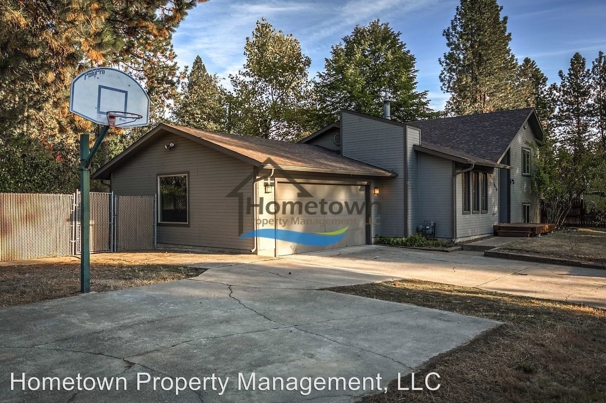 Primary Photo - 3670 N Forest Cir