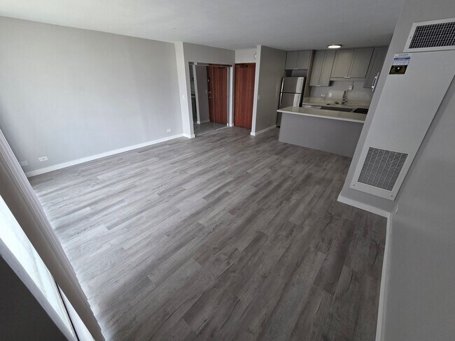 Foto del edificio - Fully renovated 1-bedroom, 1-bathroom, with 1 assigned covered parking and In-unit washer/dryer. ...