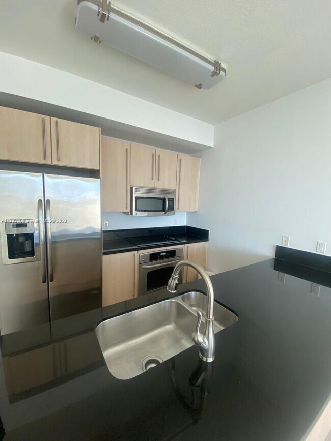 Foto del edificio - 79 SW 12th St