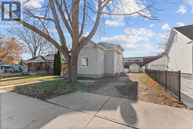 Photo du bâtiment - 77 Maple Ave