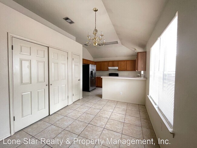 Building Photo - 4 br, 2 bath House - 110 James Loop
