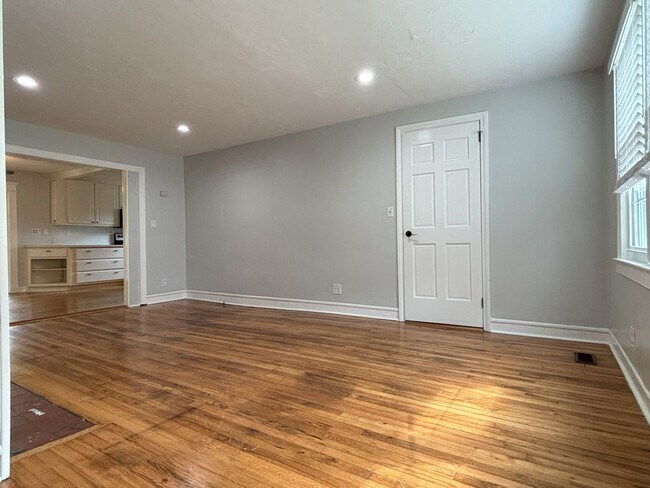 Foto del edificio - Get on over to Glendale!