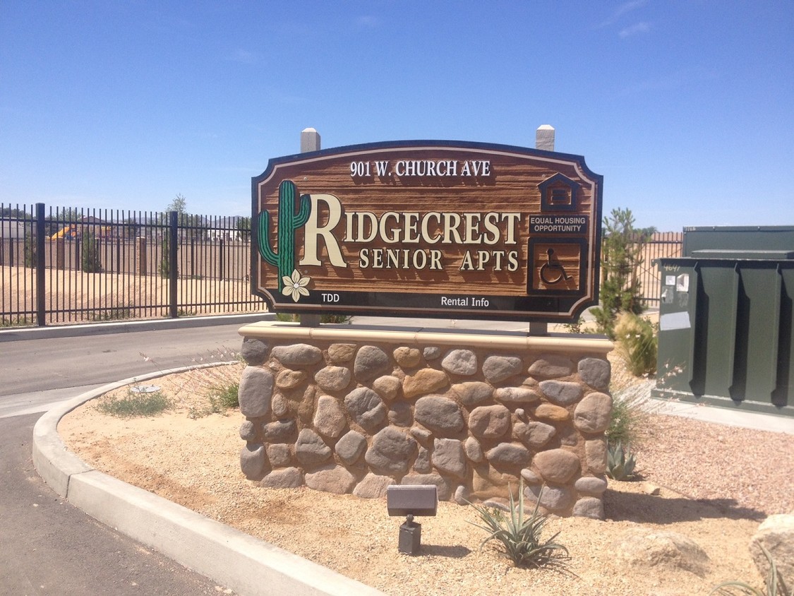 Letrero en el frente - Ridgecrest Senior Apartments