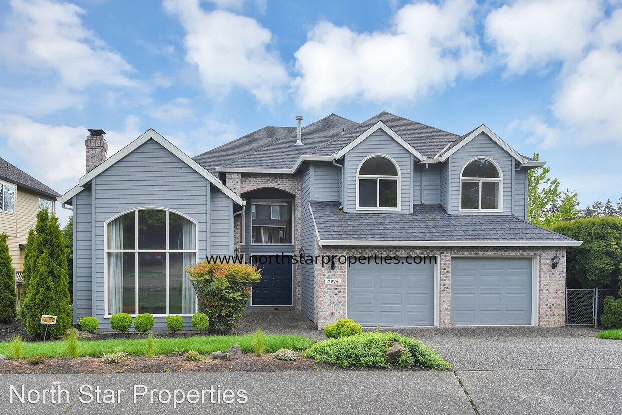 4 br, 2.5 bath House 17994 Saint Clair Dr House Rental in Lake