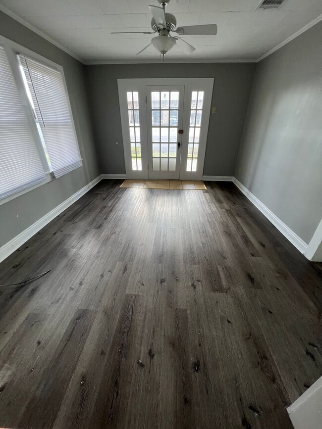 Building Photo - Cute, bayouside, 3-bedroom home