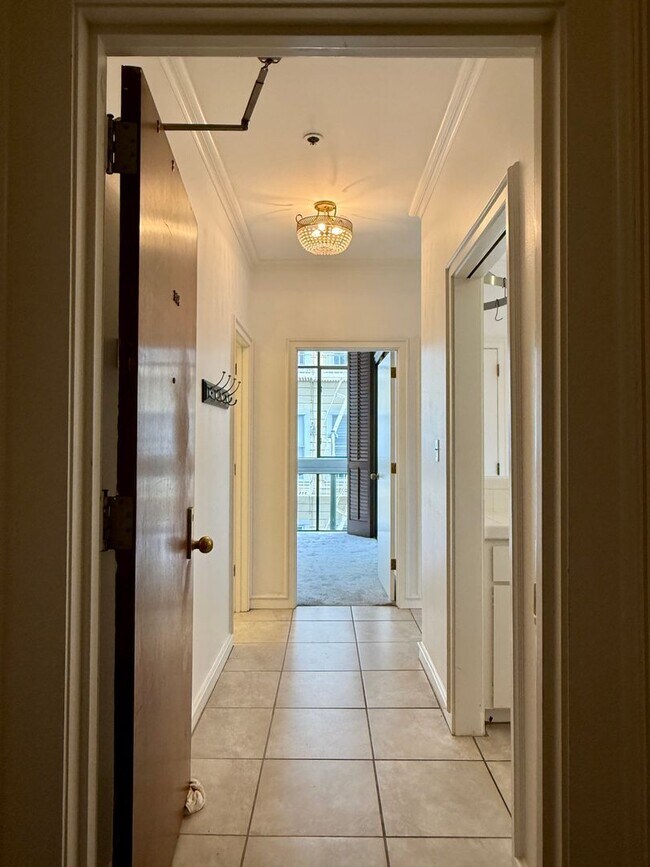 Foto del edificio - Top Floor Condo in Nob Hill