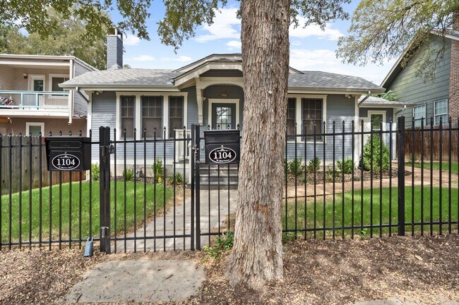 Building Photo - 1104 W 22nd St